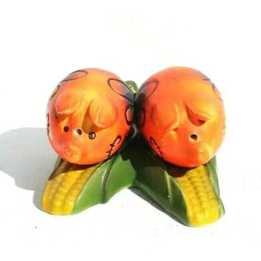 Vintage Enesco Ceramic Pigs Sitting On Corn Salt And Pepper Shakers Set
